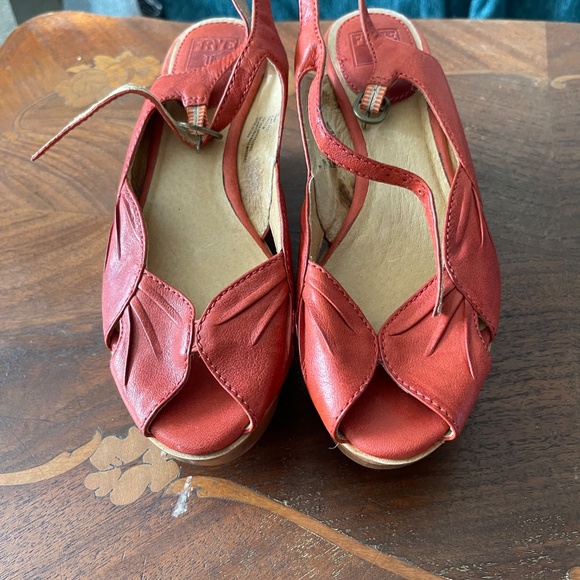 RARE Vintage Aged Rust Leather FRYE wooden Platforms Blair Peep Size 7 - Picture 14 of 14